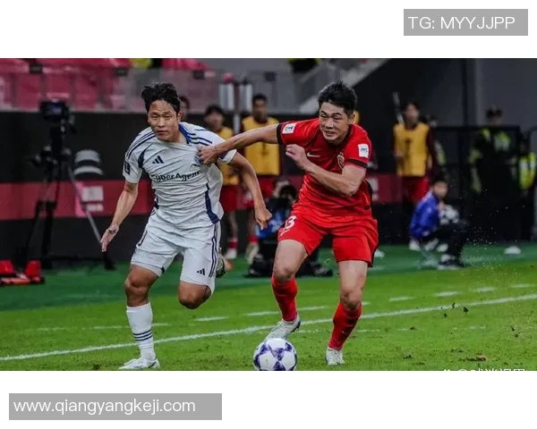 上海赛场上的足球明星们展现激情与荣耀的精彩瞬间